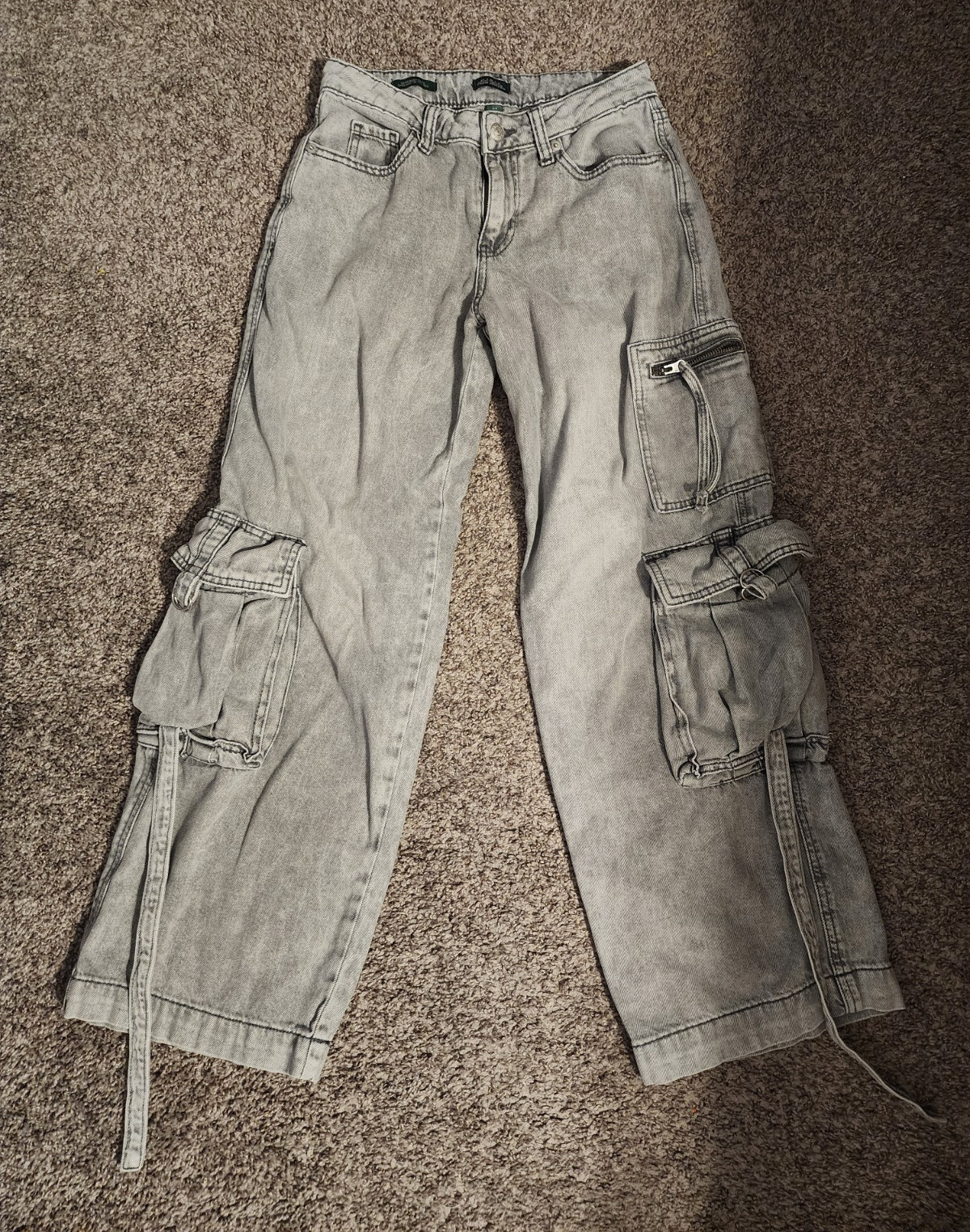 Wild Fable Mid Rise Baggy Cargo Jeans Gray Light Wash Denim Cargo Pockets Women