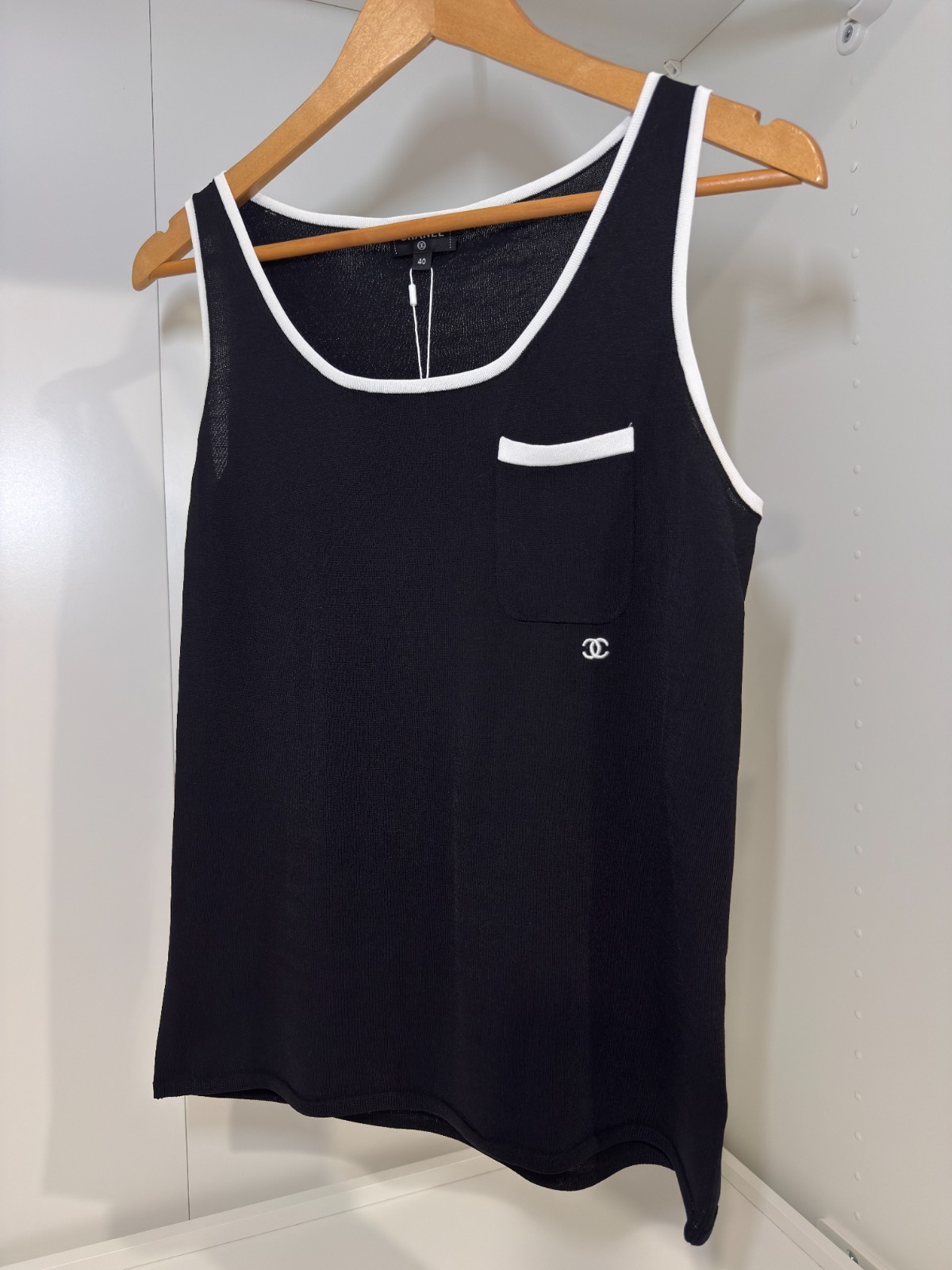 Pre-Owned Chanel 2026 Luxury Silk Vest Black Classic C Logo Top with Garment Bag