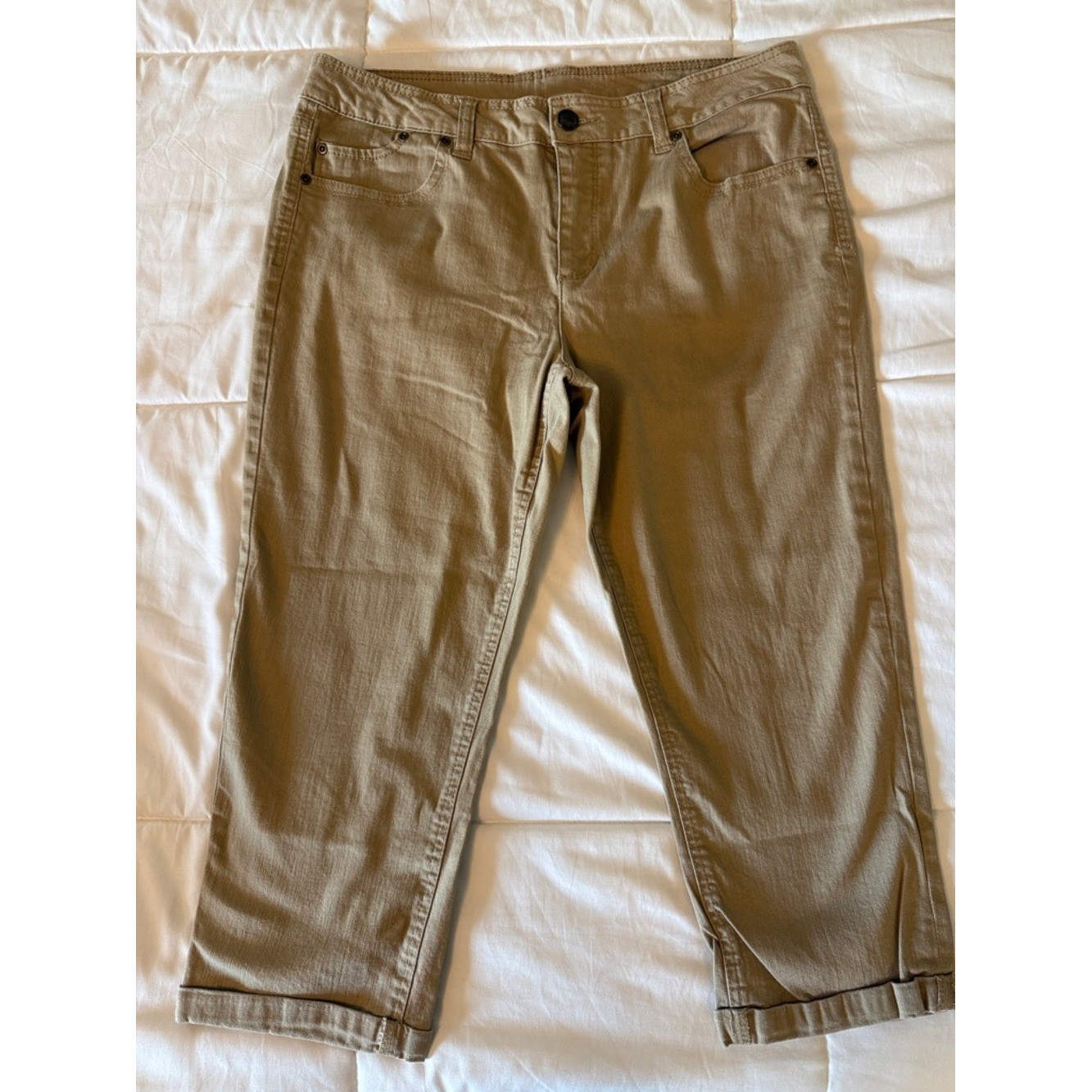 Boyfriend Crop Jeans in Khaki - Classic Casual Style