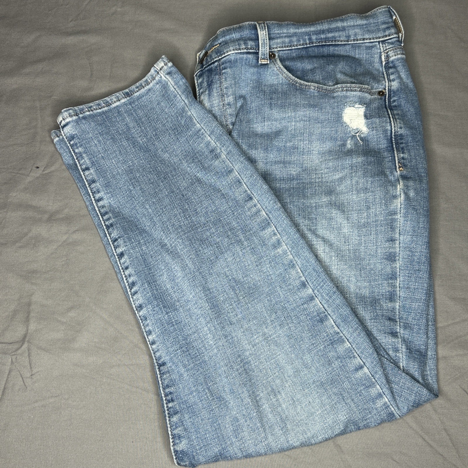 Levi's Distressed Tapered Jeans Stretch Denim Womens Casual Style Size 14