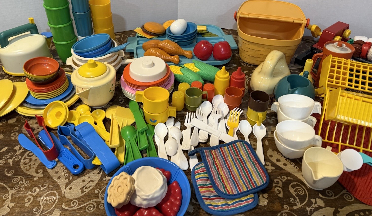 Vintage Fisher Price Fun With Food Dishes Pans  Food Accessories Lot 140+ Pieces