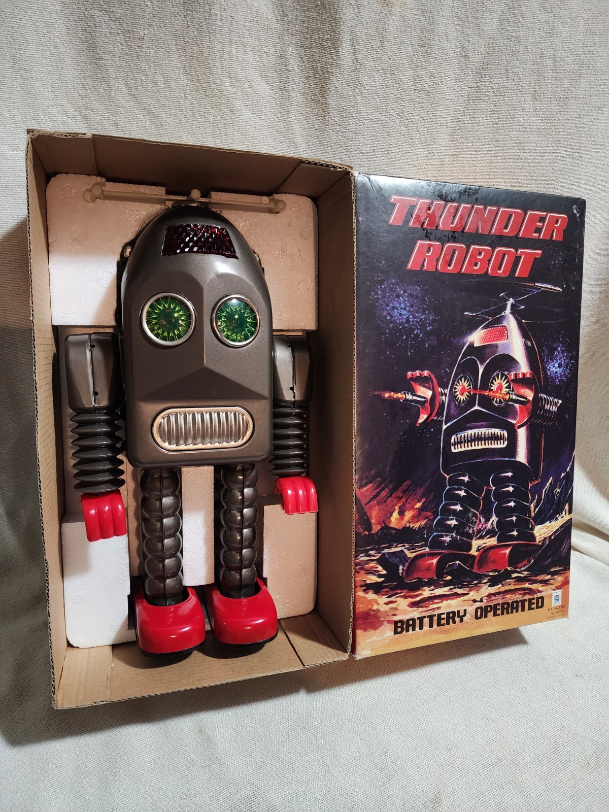THUNDER ROBOT TIN TOY Battery Operated Dark Brown / Grey ROBOT -Not Working.