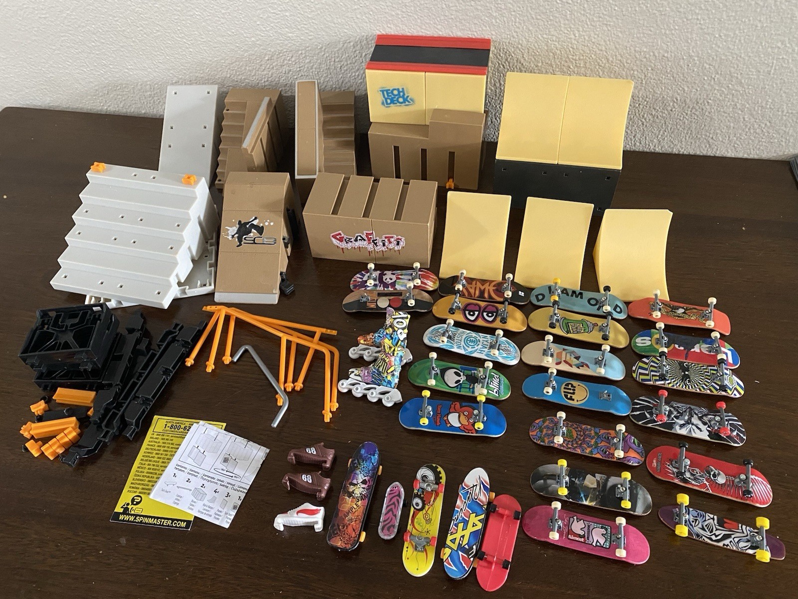 *HUGE LOT -Tech Deck Finger Skateboard Play-Set Accessories Ramps Skateboards