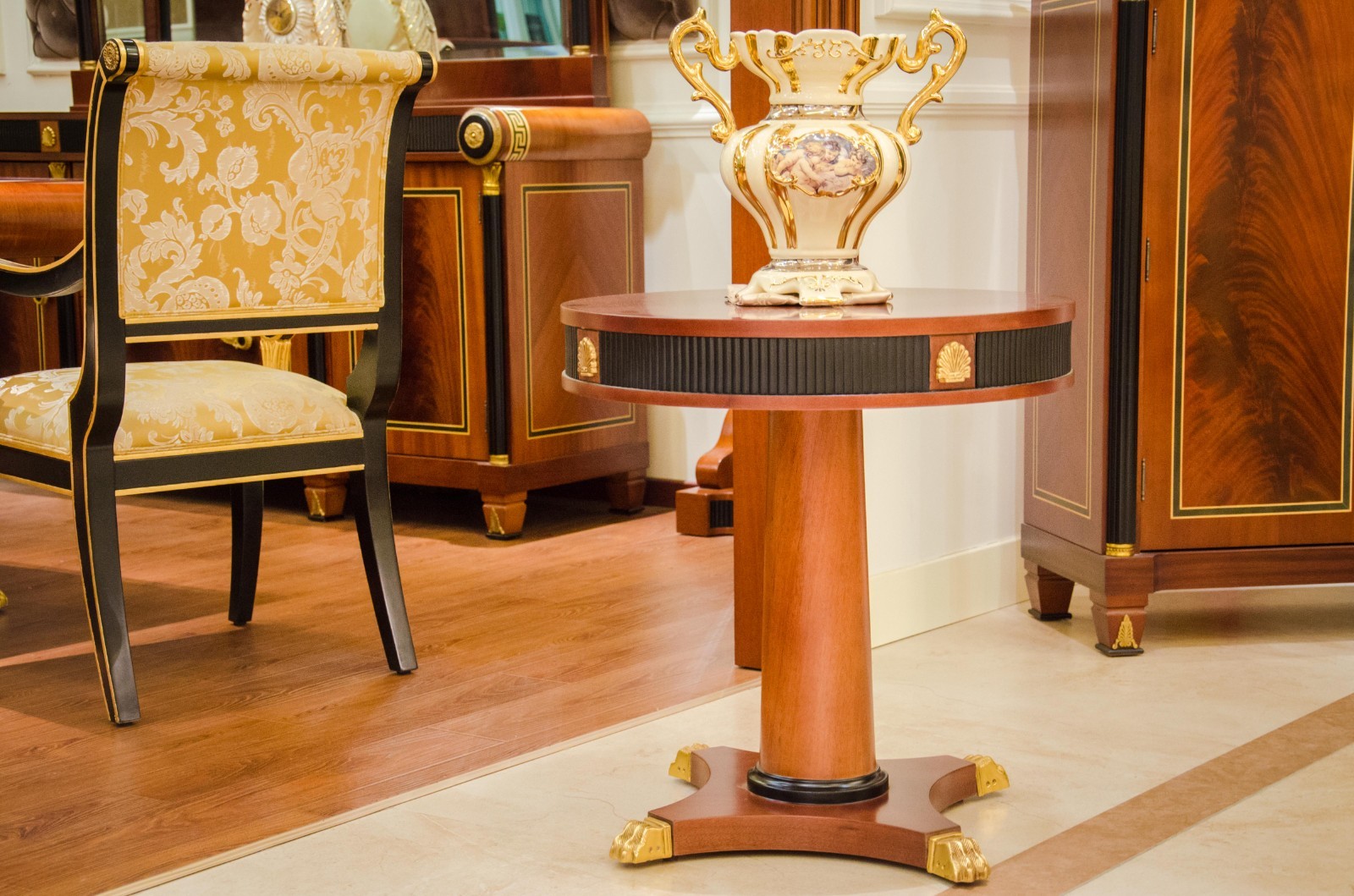 Luxury European Round End Table – Solid Wood Accent Table with Elegant Gold