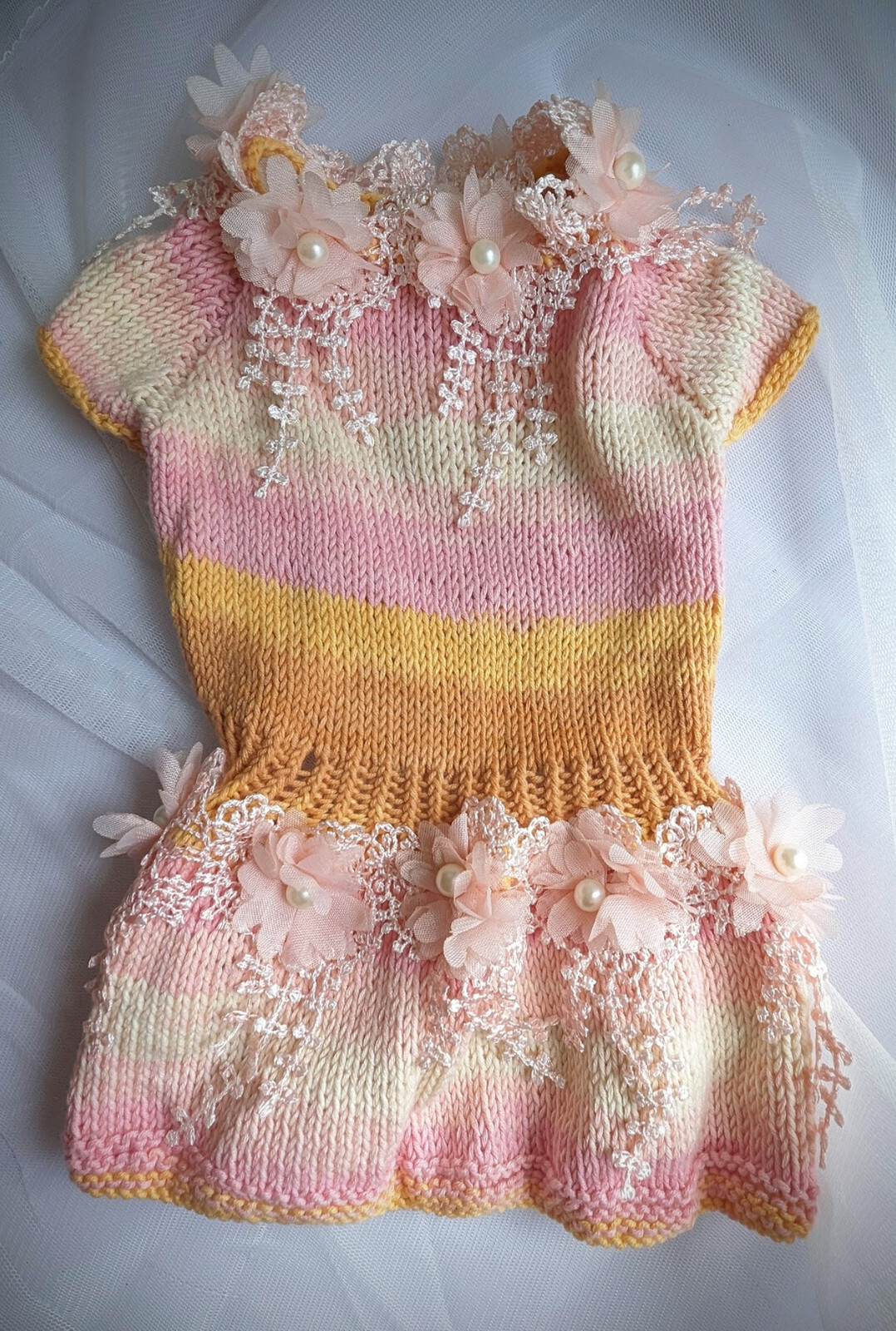 Chic and Cozy: Handmade Knitted Outfit for Small Dogs - Stylish Canine Fashion!