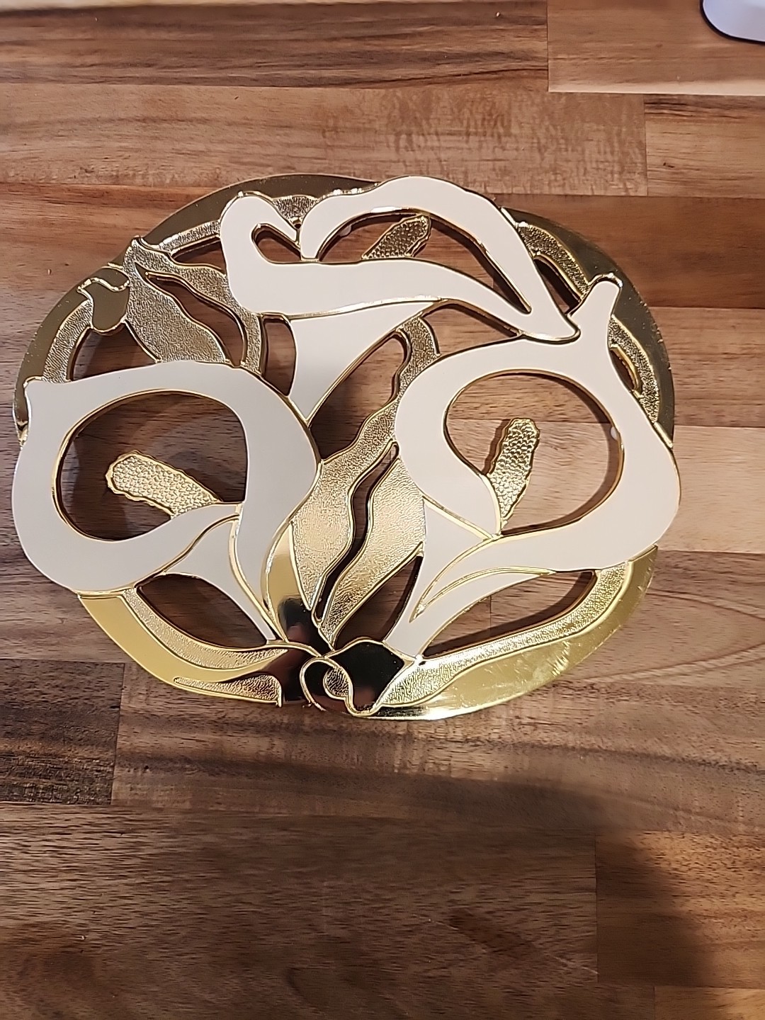 Gold Tone Metal White Enamel Calla Lily Design Footed Trivet Wall Art 9.5x8" Vin