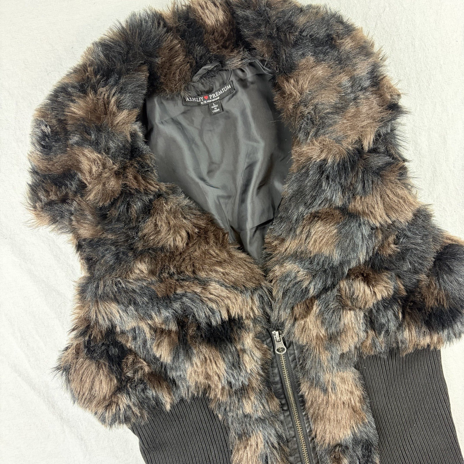 Ashley Premium Fitted Faux Fur ZipUp Vest Sz Large Trendy Fashion