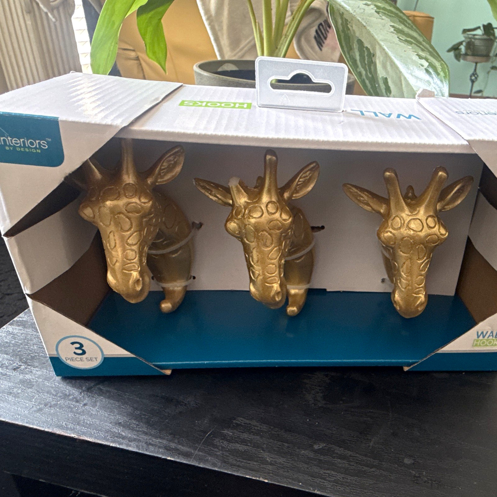 Interiors by Design Gold Giraffe Wall Hooks Set of 3, Matte Resin, Decor