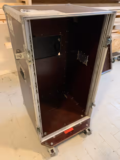 Høj flightcase med units