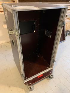 Høj flightcase med units