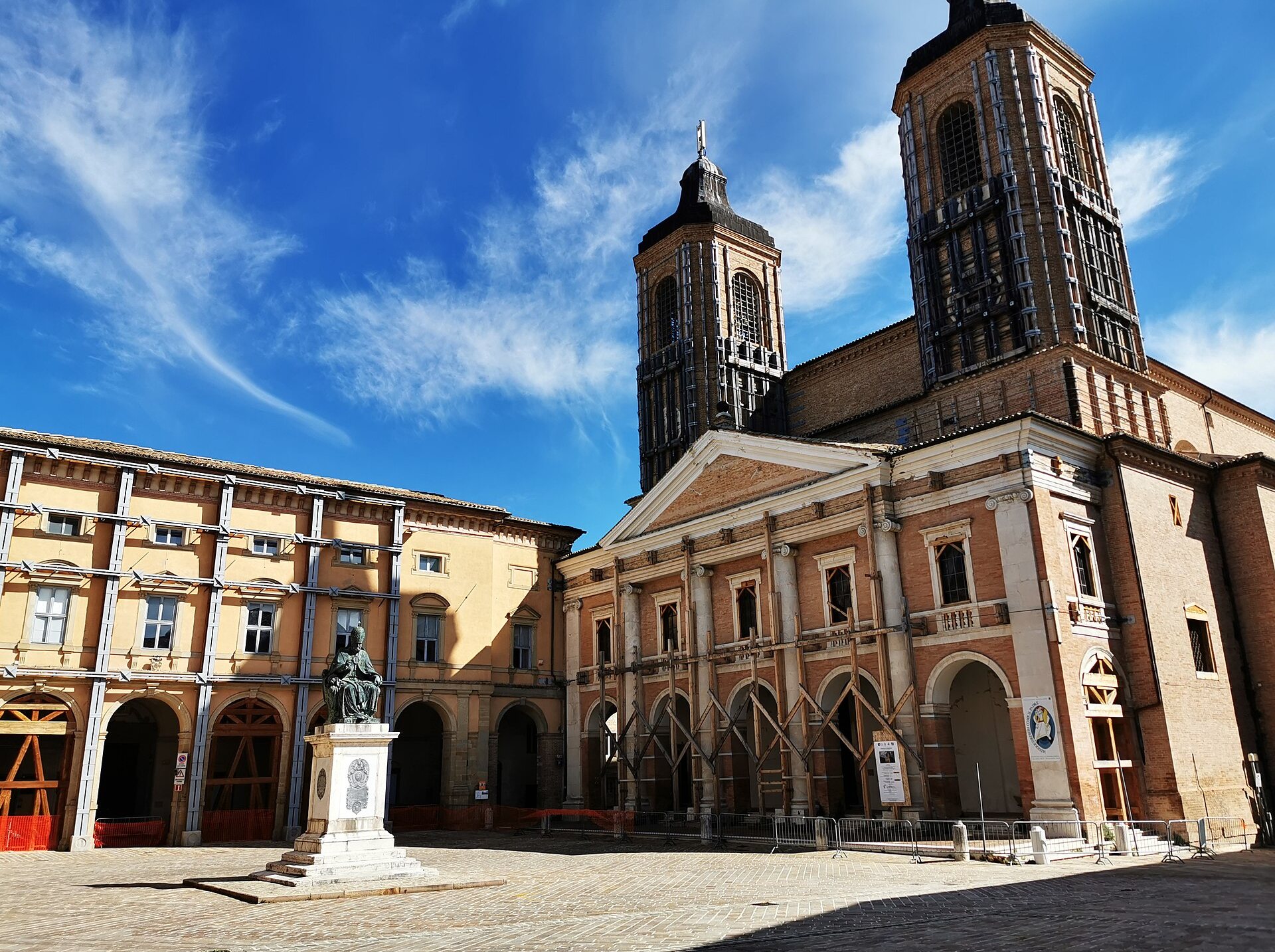 Piazza Cavour and the cathedral in Camerino