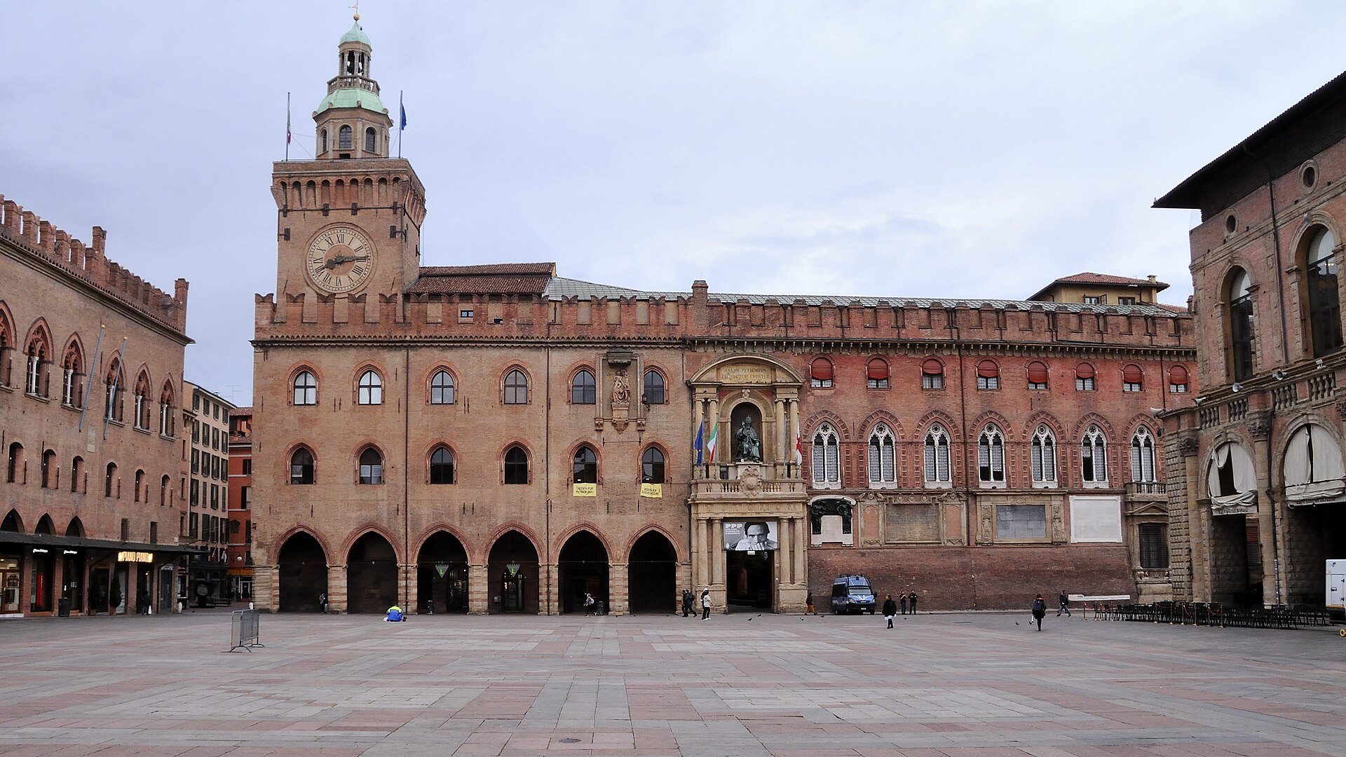 Piazza Maggiore and Palazzo d'Accursio in Bologna