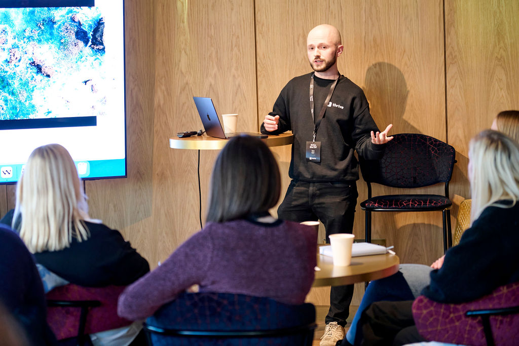 How to build a learning strategy - L&D pro training team