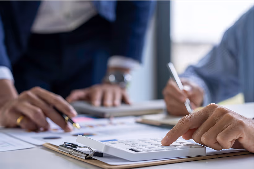 meeting-concept-business-team-hands-at-working