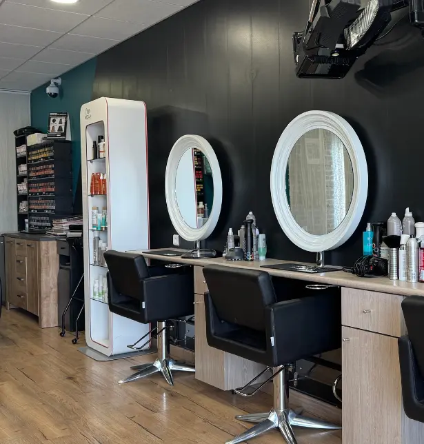Le salon haut de gamme de L'Atelier des Embellis, un cadre exceptionnel pour vos soins d'embellissement.