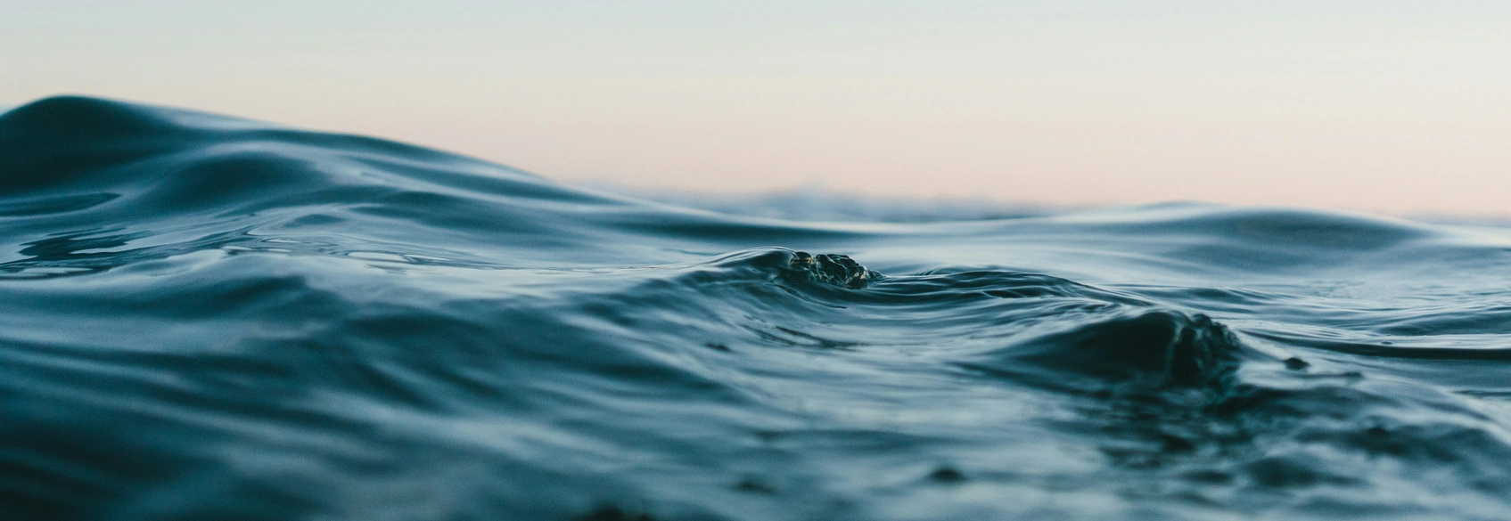 Image d'une vague pour illustrer l'expérience aquatique de Yaku Swim