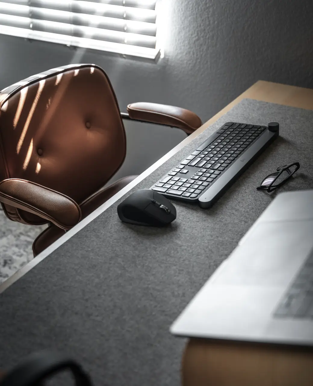 Een foto van de medewerkers van Klikvast die ads bespreken