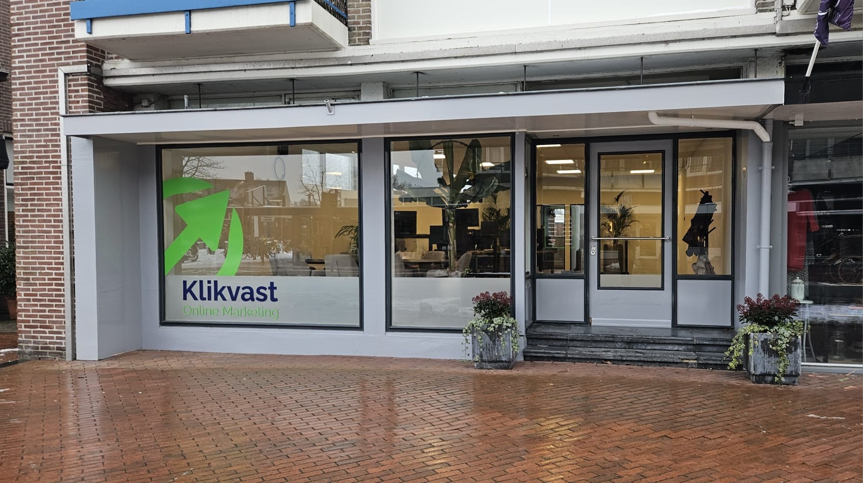 image of store helping customers (for a home goods store)