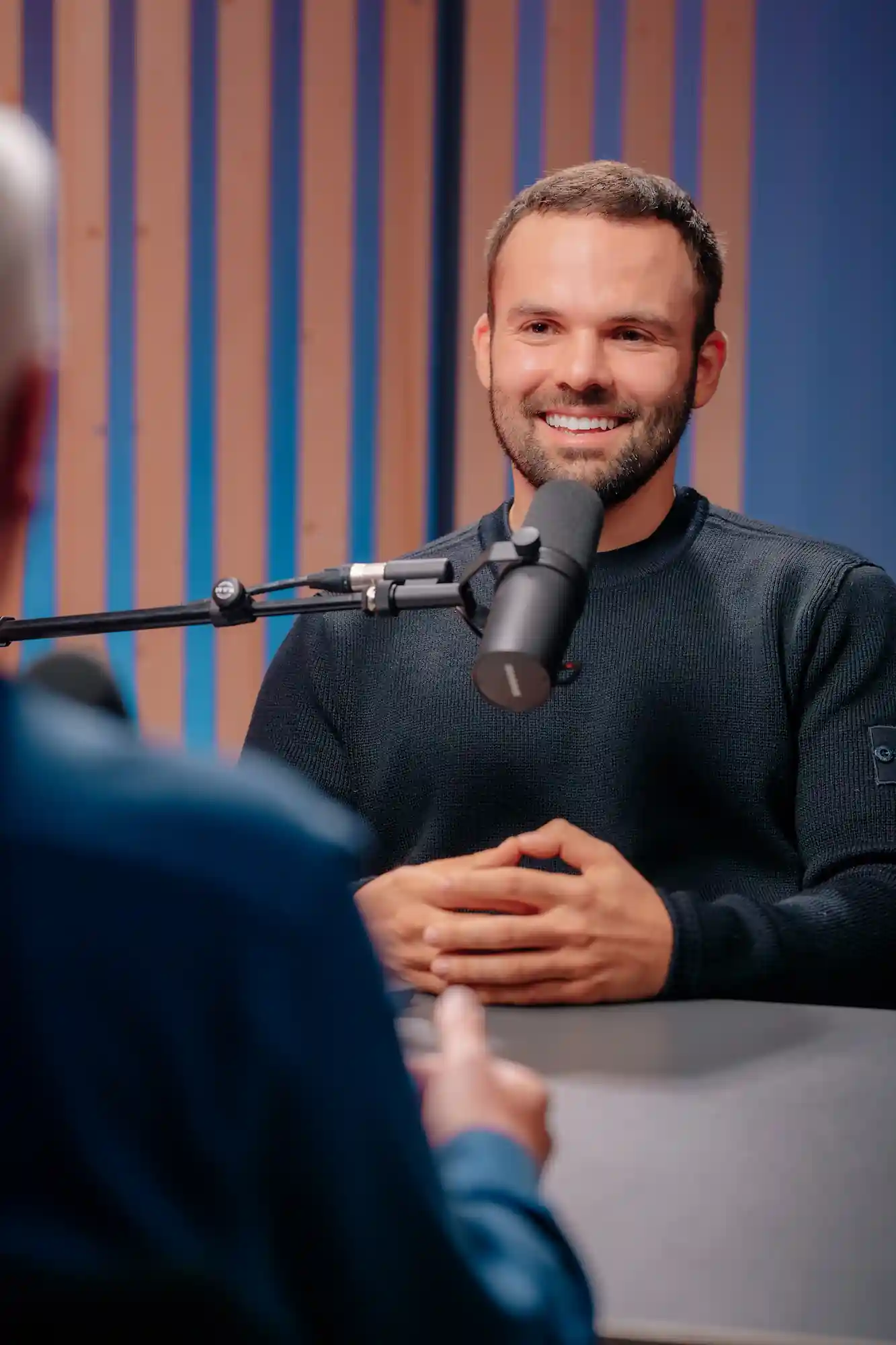 Maximilian Huttasch im Podcast-Setting