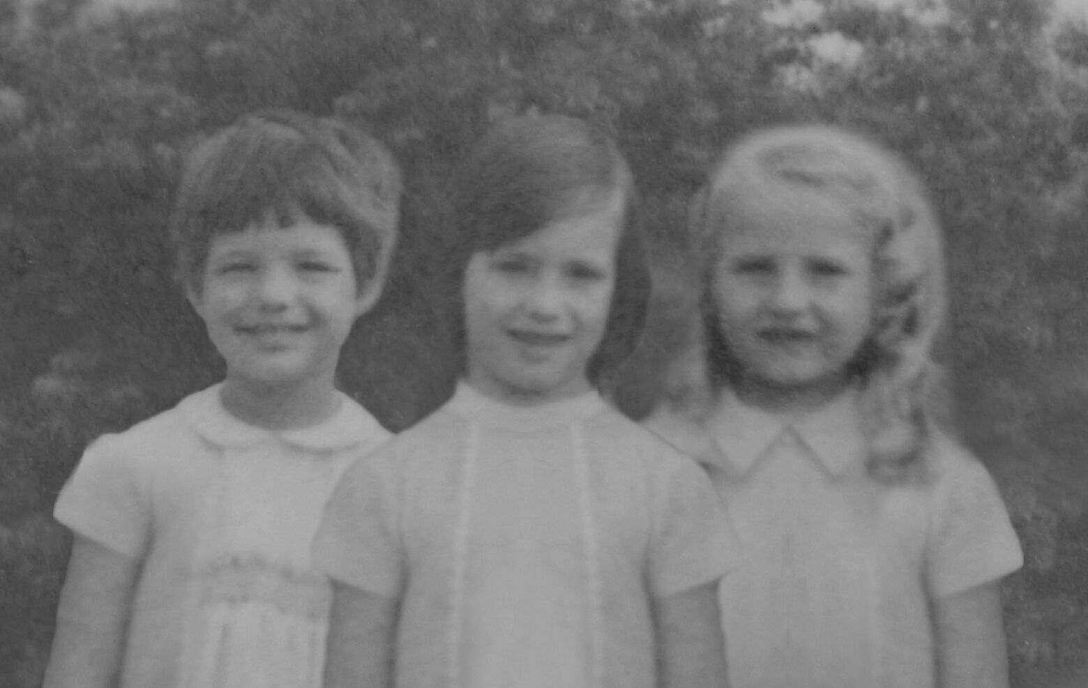 old black and white photo of 3 girls