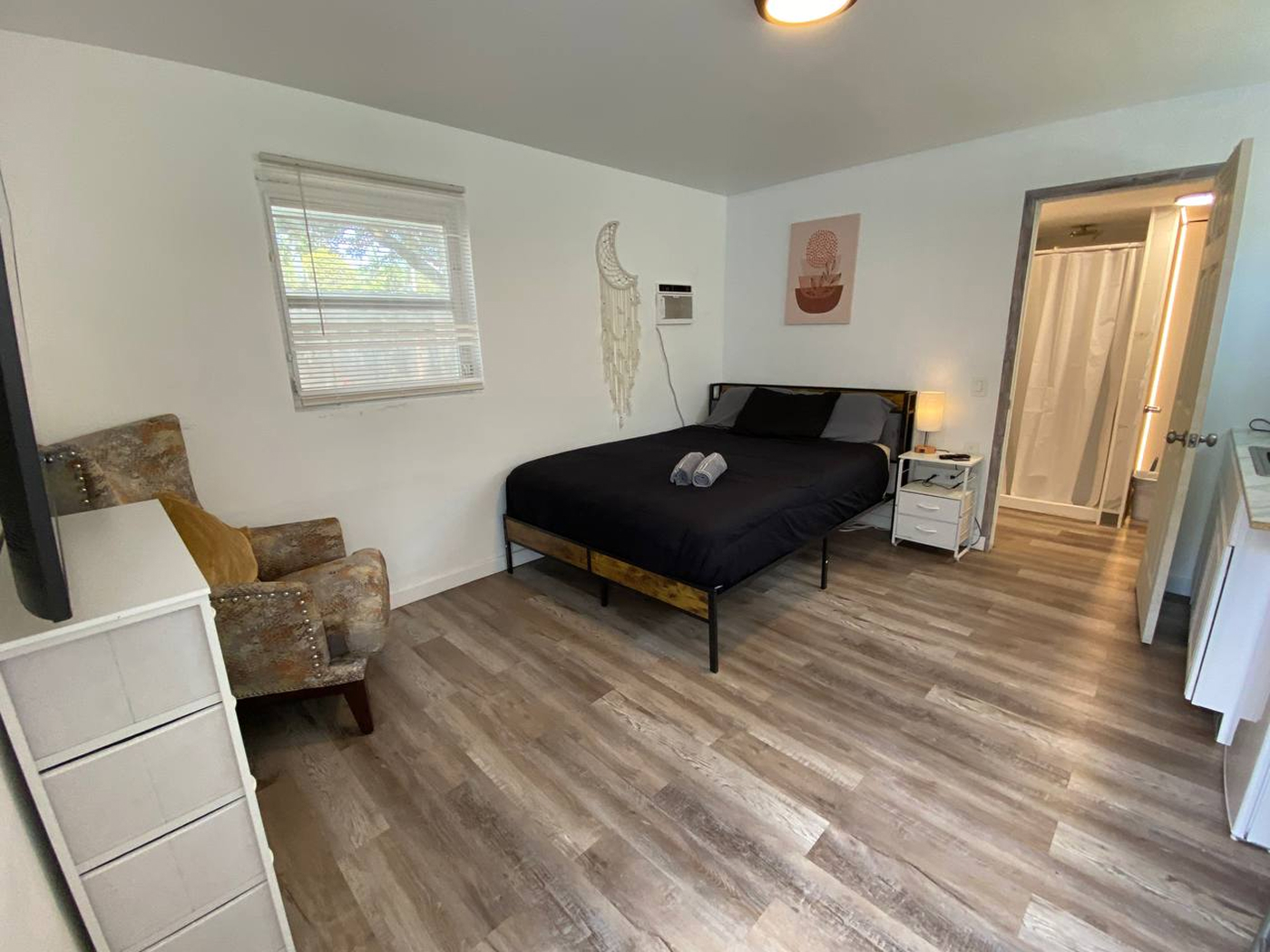 Studio Apartment