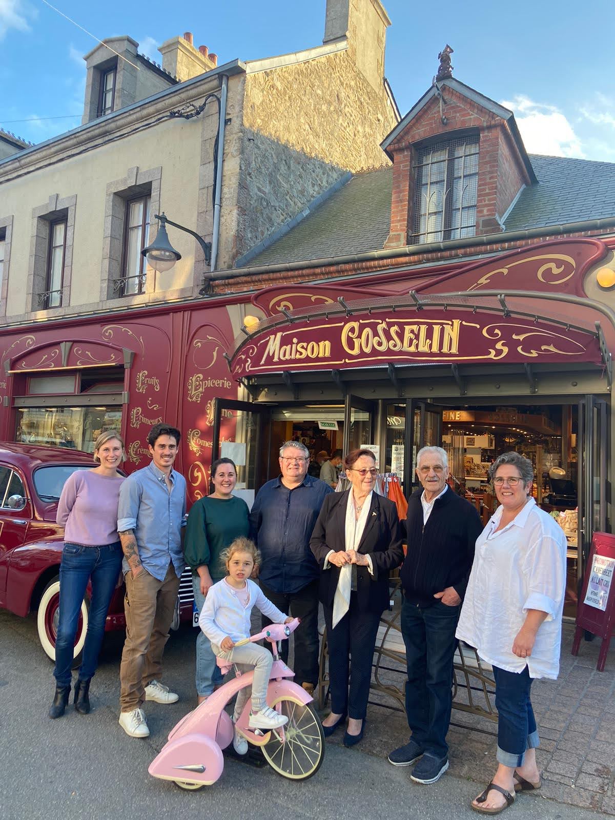Image qui présente les 4 générations de la famille Gosselin 