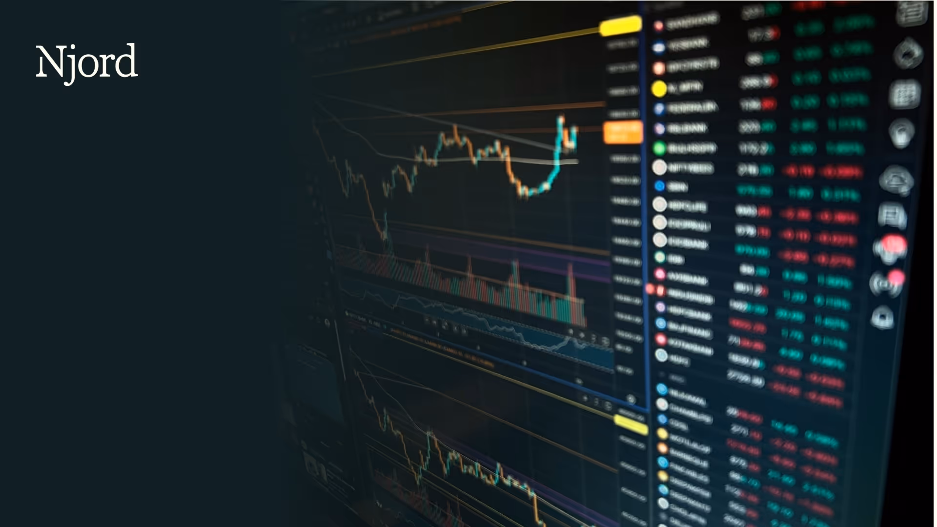 En investor sitter og gjennomgår sine investeringer
