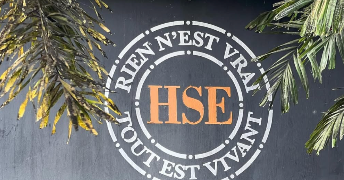 Image du logo HSE prise en Martinique