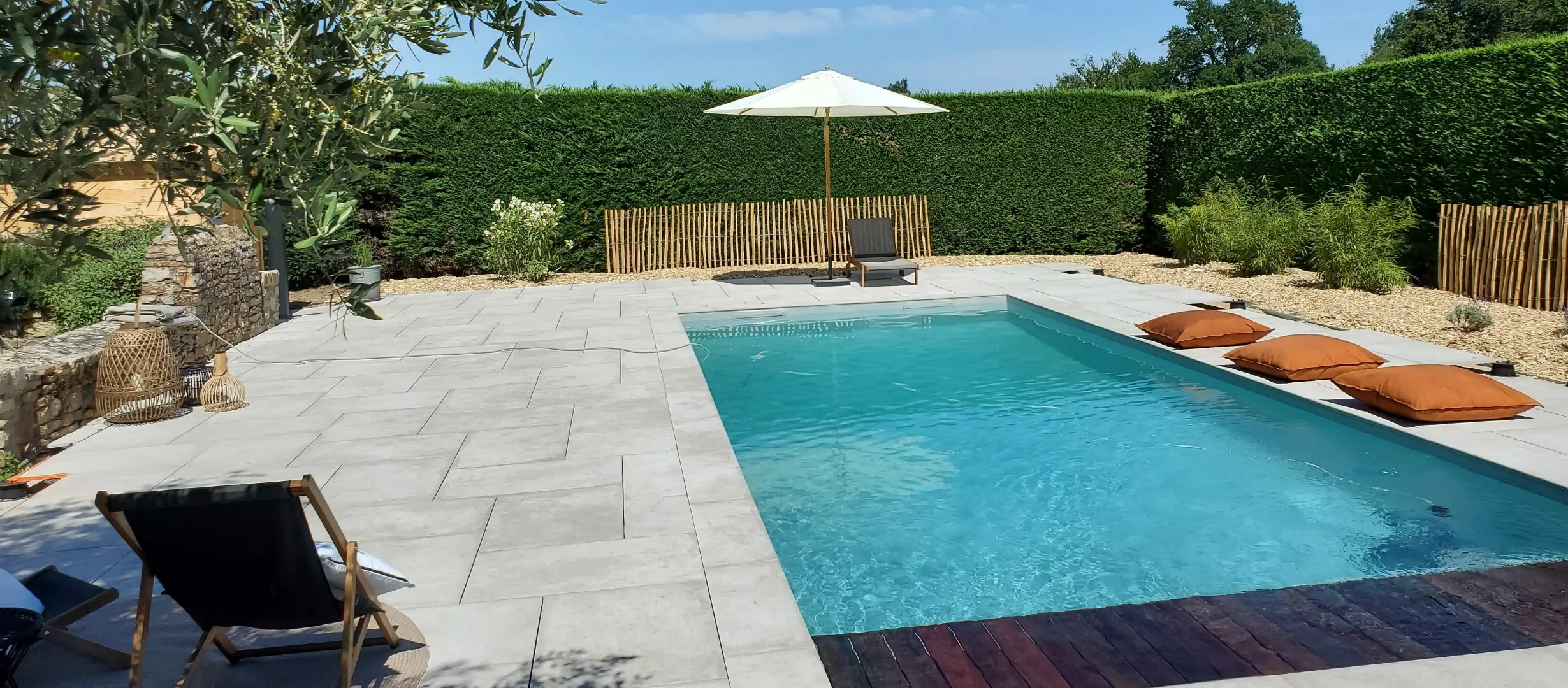 Construire une piscine : un investissement qui valorise votre bien immobilier