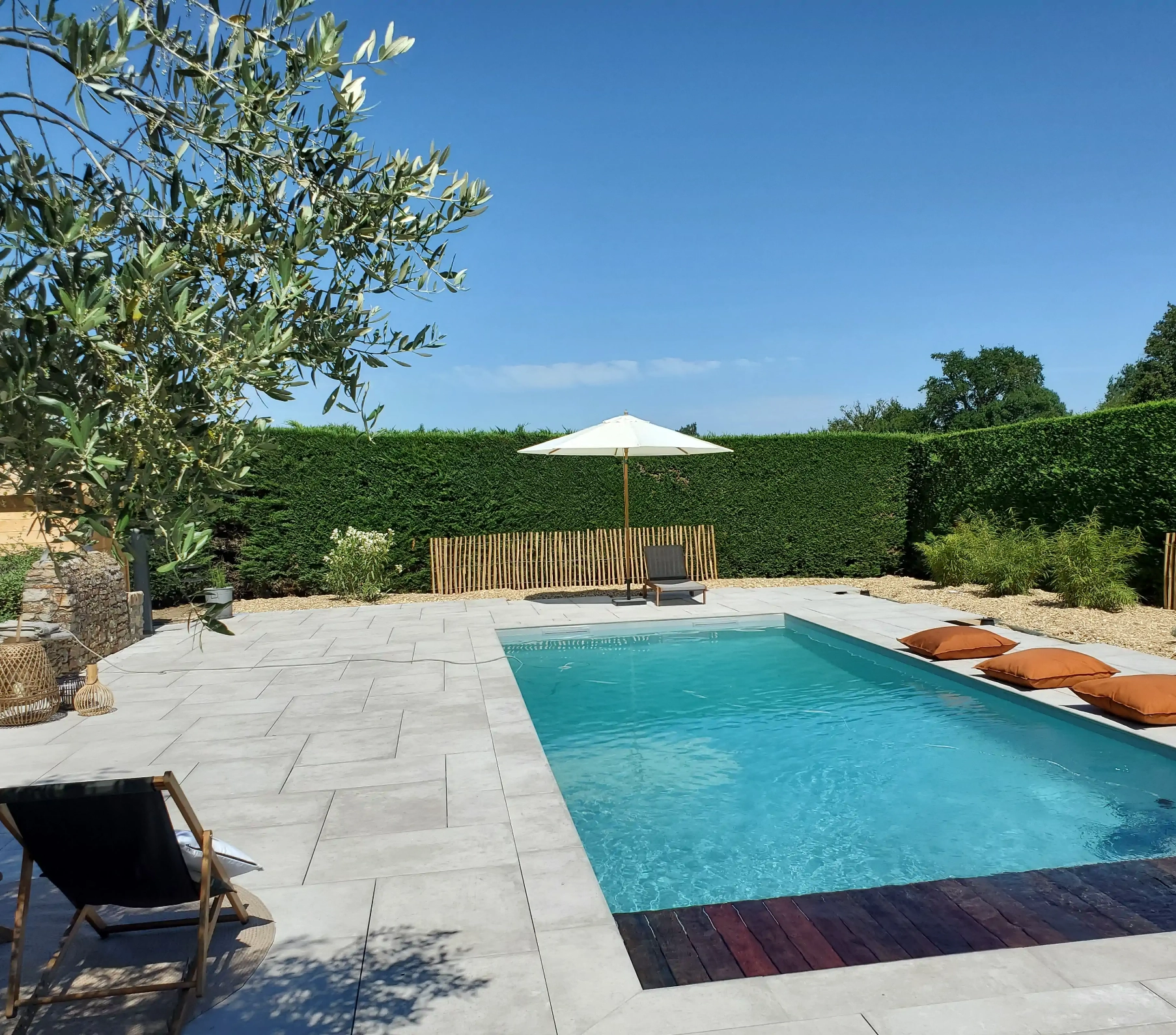 Construire une piscine : un investissement qui valorise votre bien immobilier