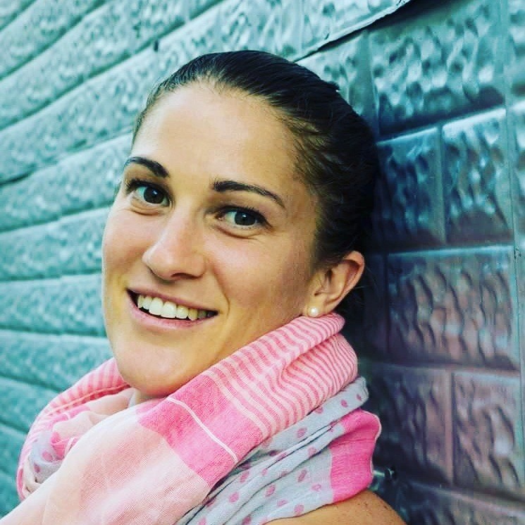 Headshot of Laura Thompson, ONZM, CEO and Co-founder of āhei.