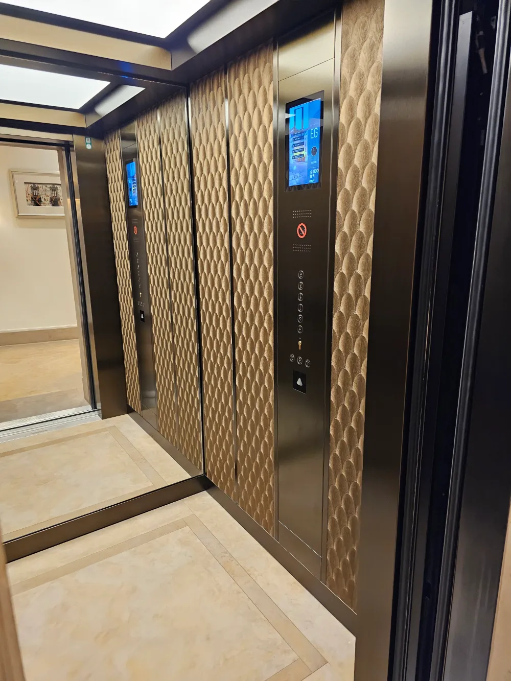 Aufzugskabine im Kempinski Hotel Dresden