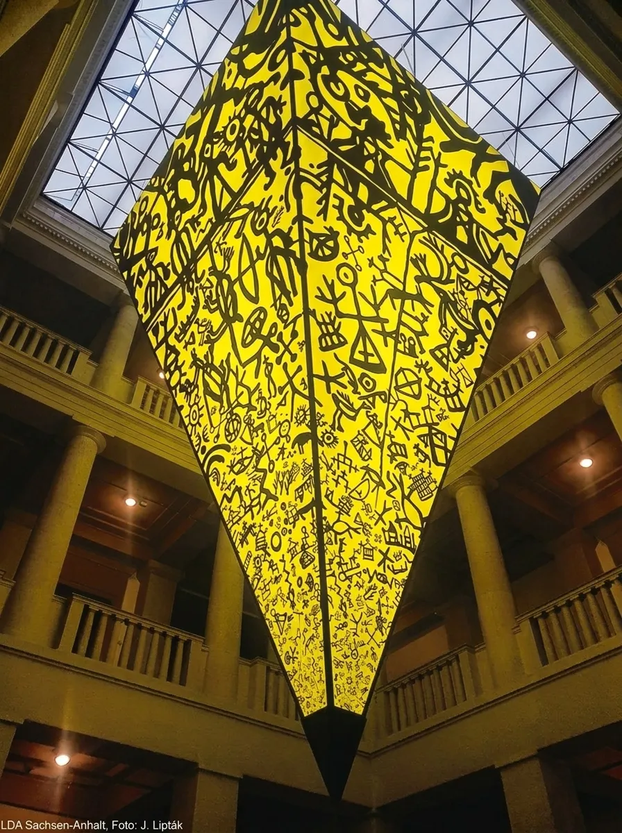 Pyramiden-Installation im Landesmuseum Halle