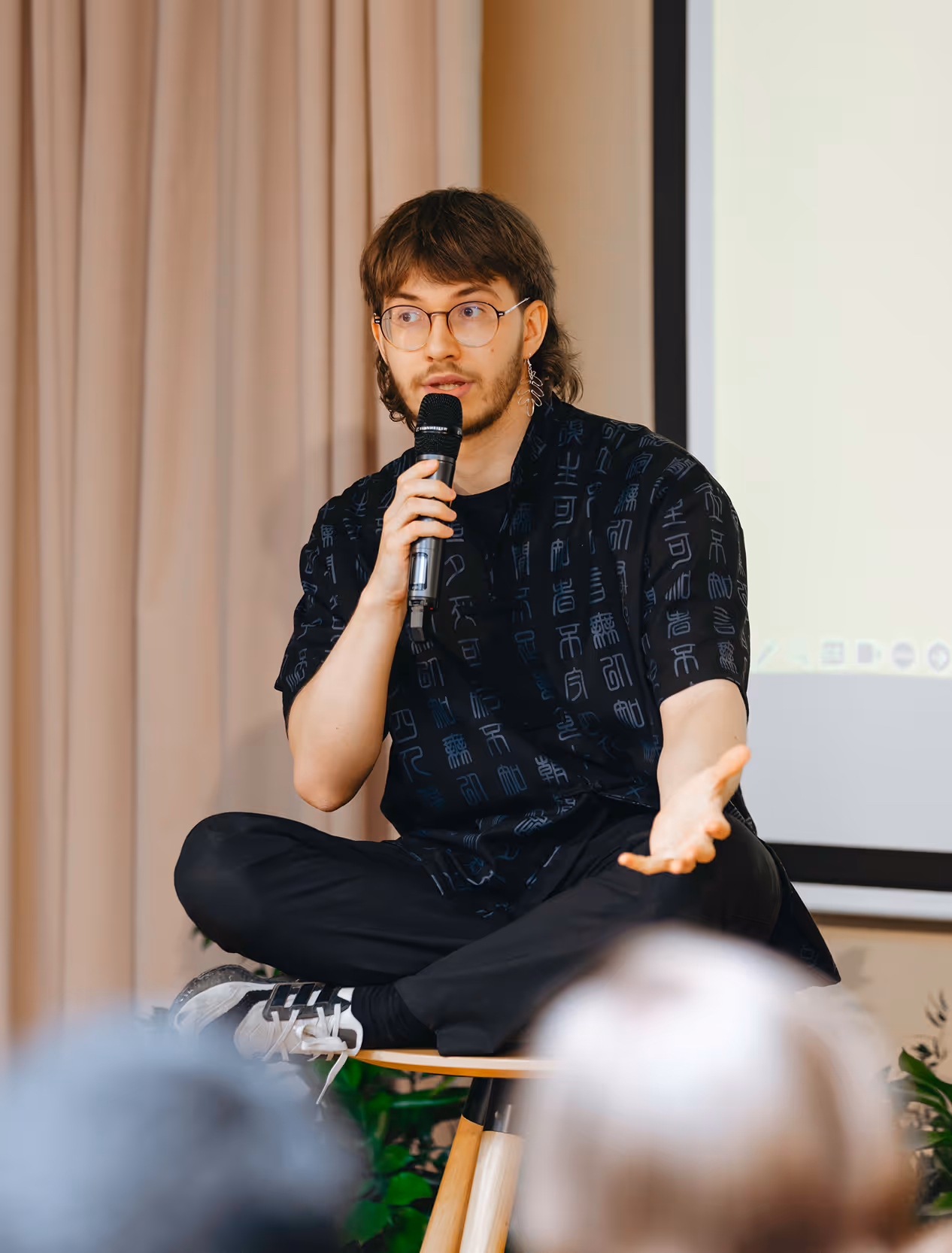 A picture of Radovan pitching at the IDBM Impact Gala