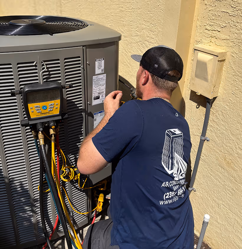 Siggs Air Conditioning technician fixing an AC unit in Fort Myers