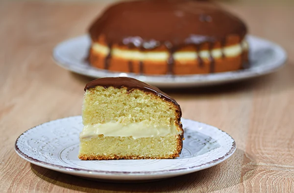 photo of a boston cream pie