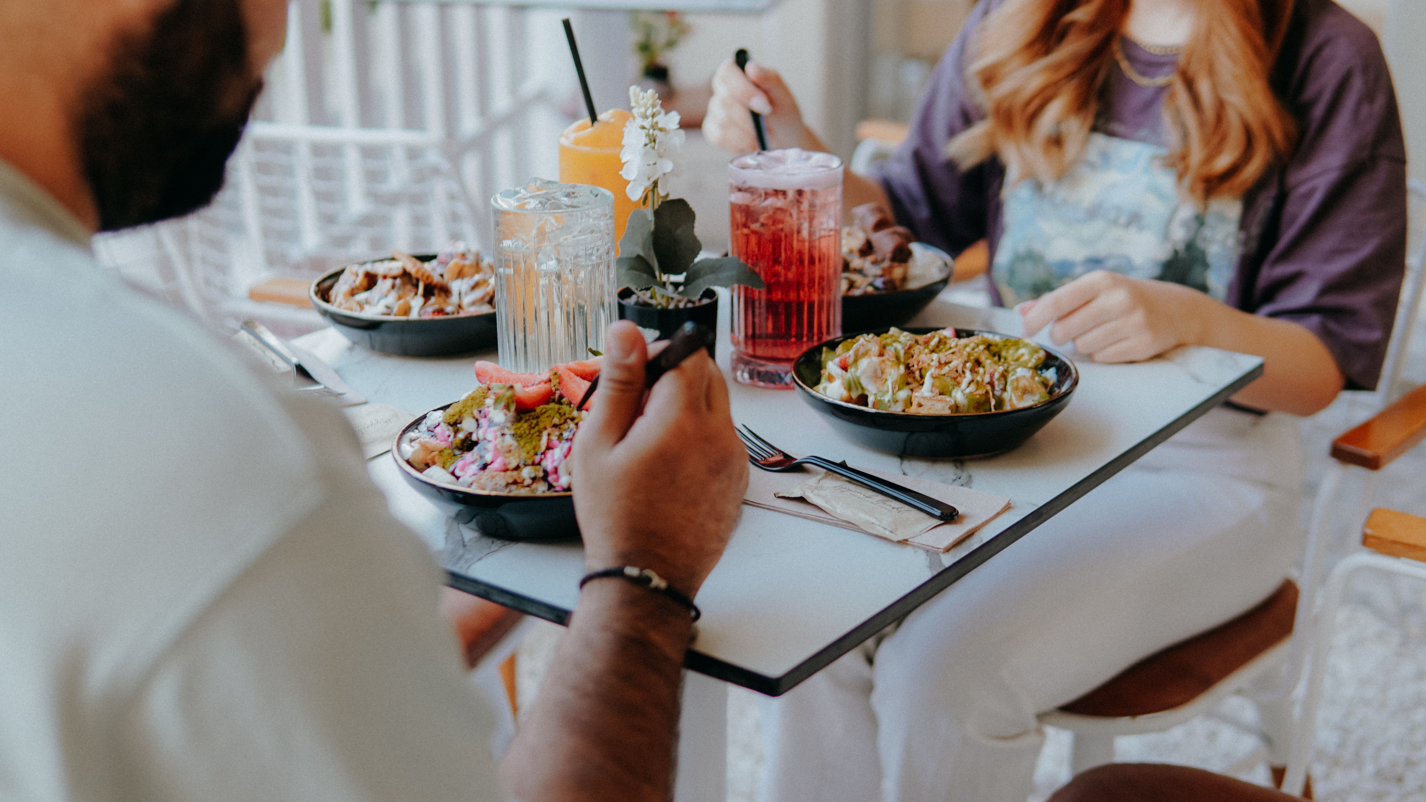 Two people eating lunch together