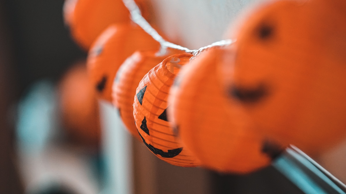 Garland of jack-o-lanterns