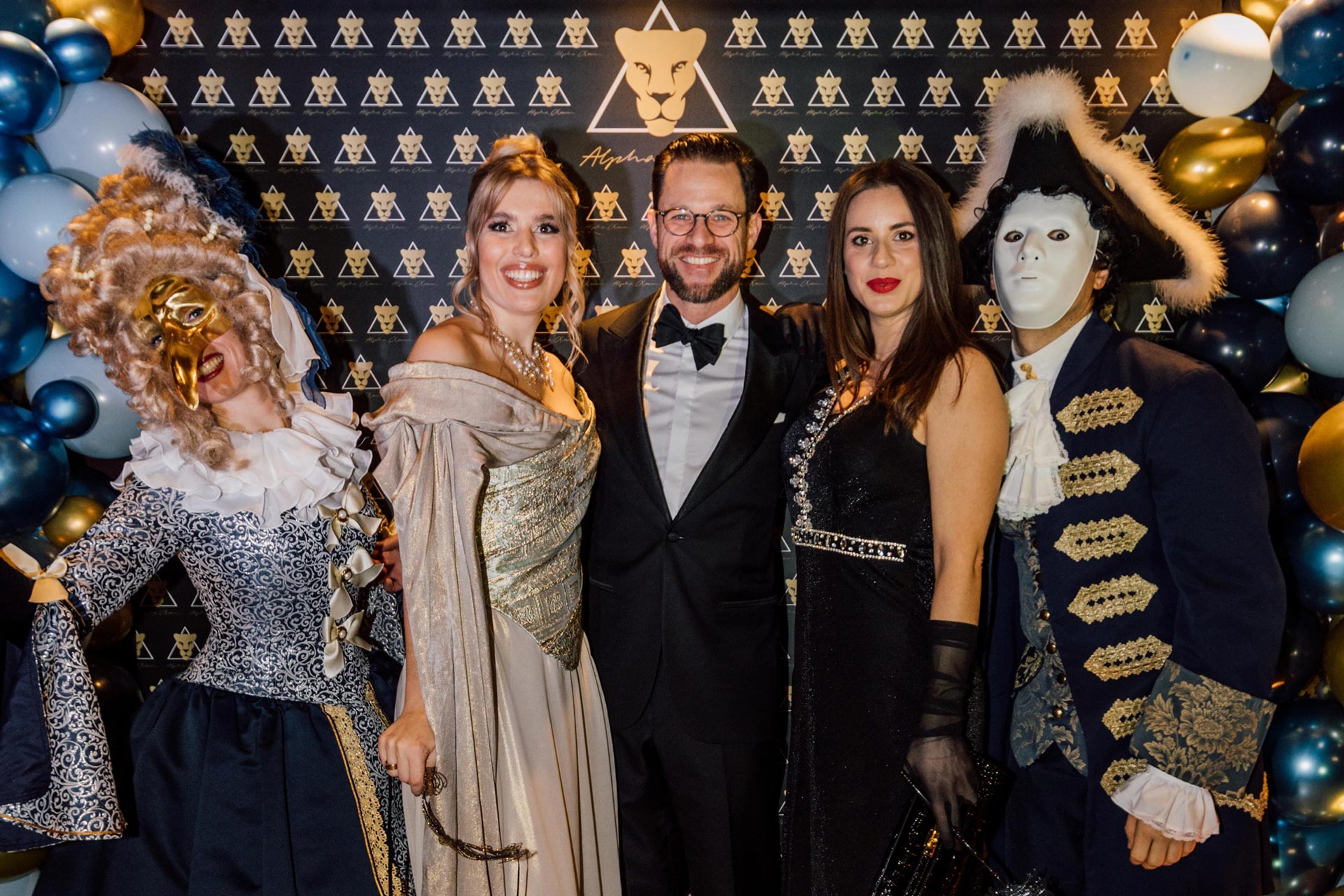 Foto von 5 Personen auf einer Gala