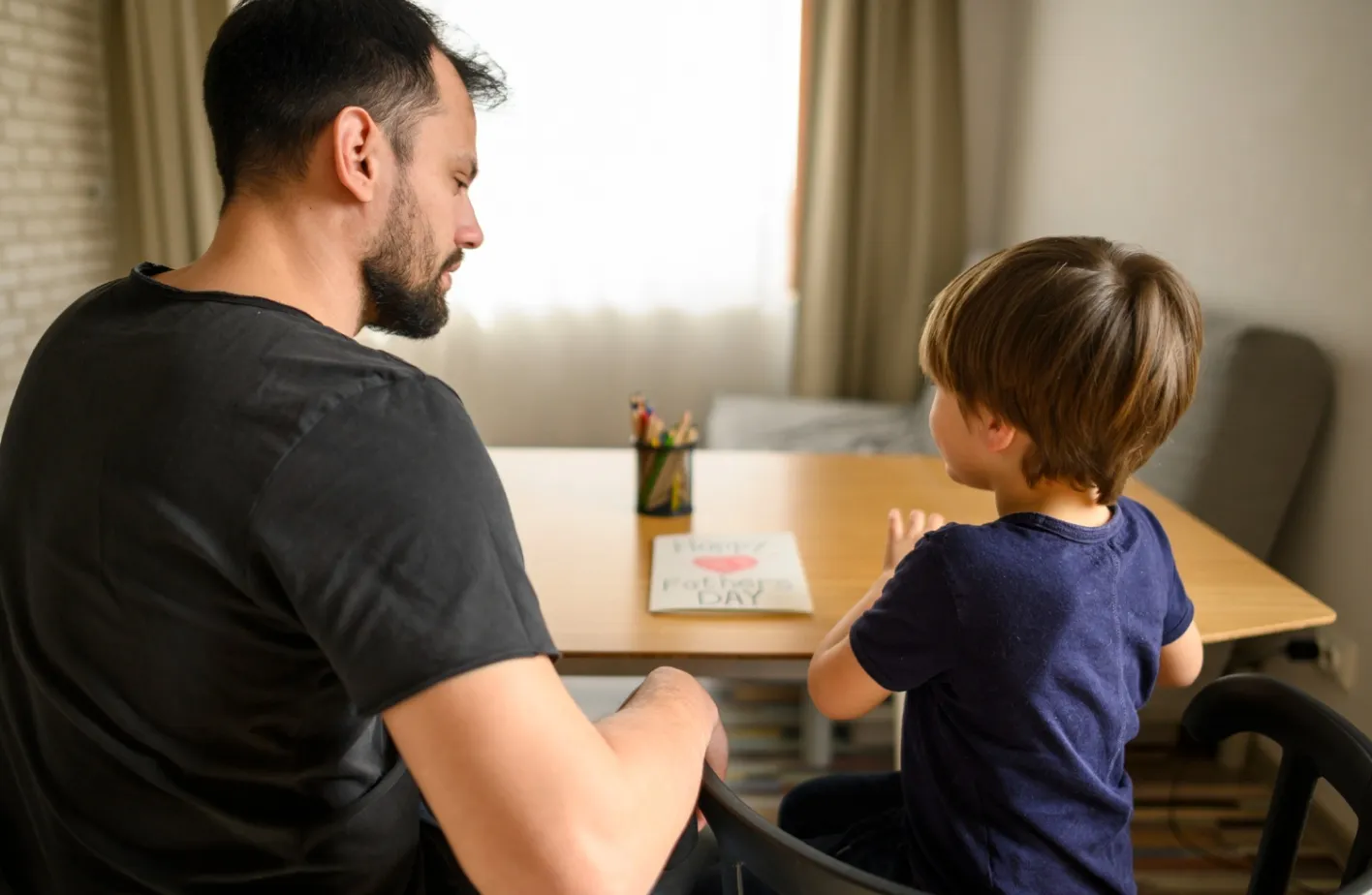 Herramientas prácticas para el desarrollo socio emocional de tus hijos: Guía para padres