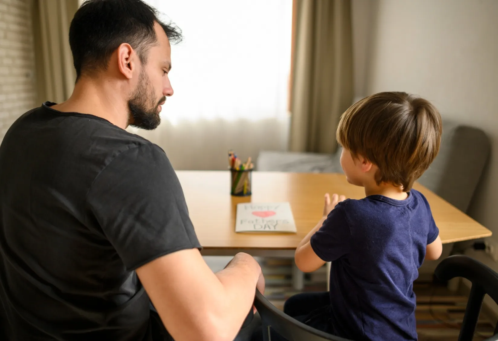 Herramientas prácticas para el desarrollo socio emocional de tus hijos: Guía para padres