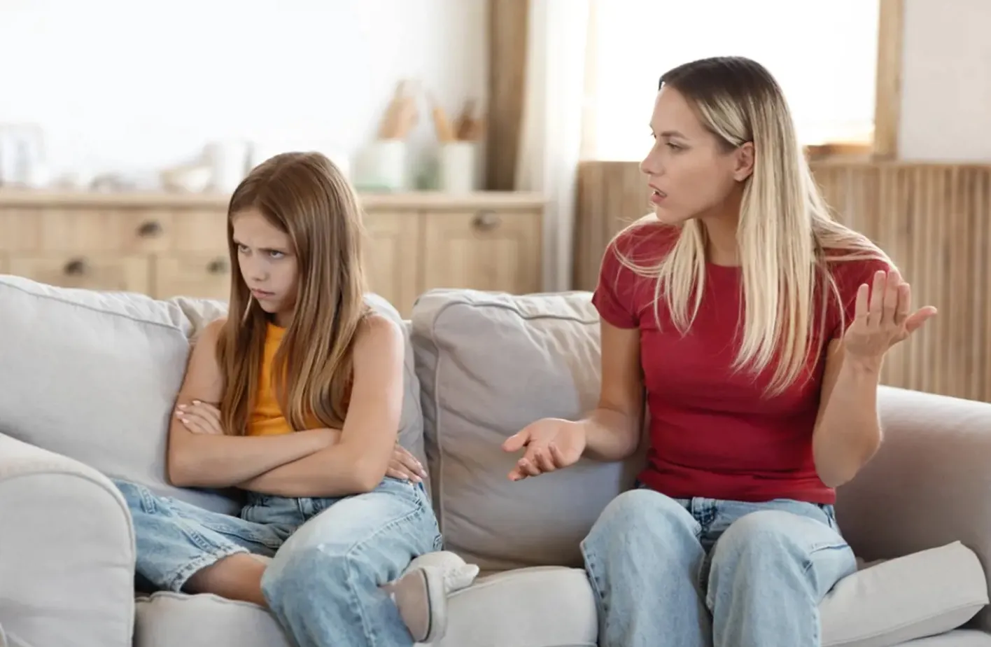 Cómo tratar adolescentes rebeldes: Guía para padres 2025