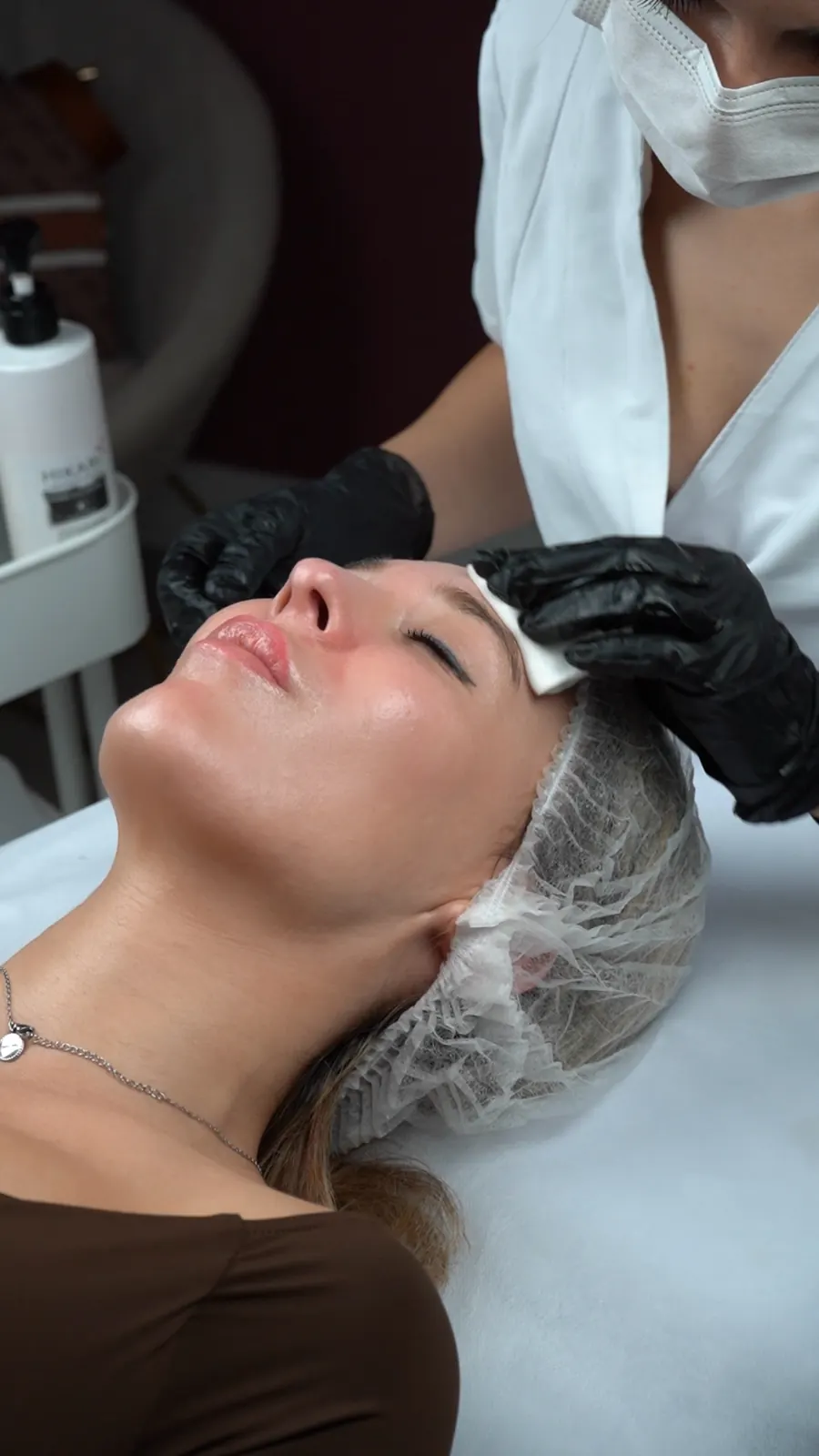 Derma Glow пілінг — естетична процедура в клініці Alef Med у Валенсії