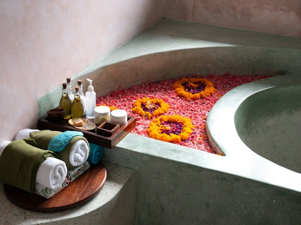 Spa tub image