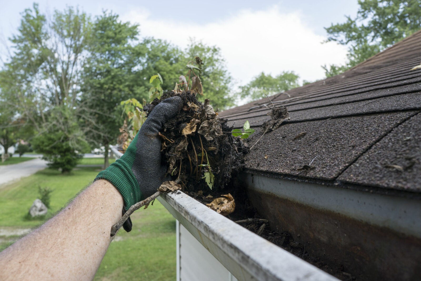 5 Must-Do Roof Maintenance Tips For The Fall/Winter