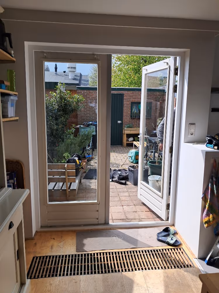 Afbeelding gerepareerd glaswerk klant na glasschade