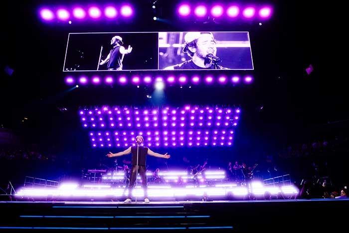 jonas brothers look one