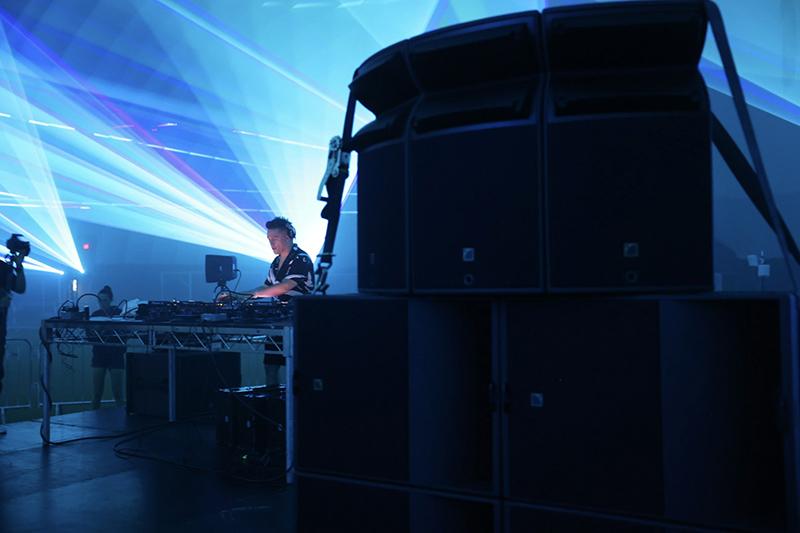 The Chill Dome’s system consisted of three L-Acoustics A15 tops per side working in harmony with four KS21 subs per side