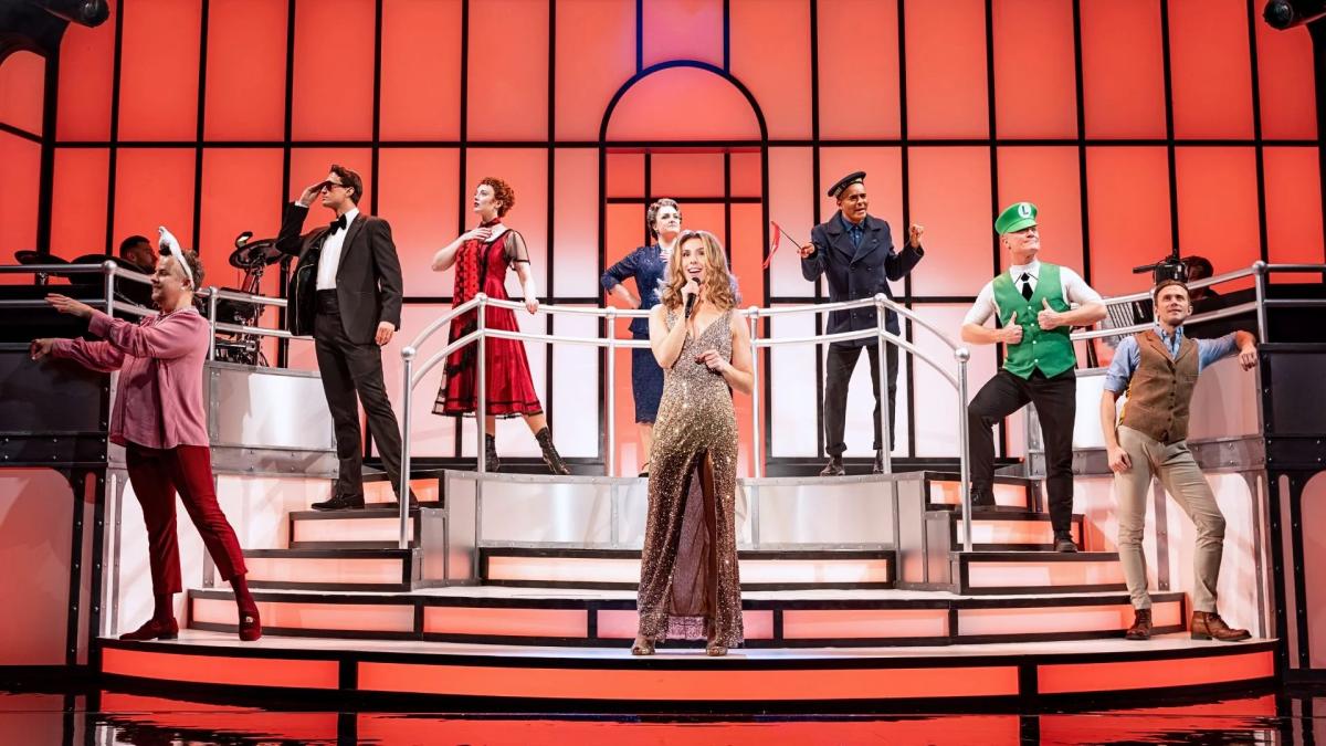 The cast of Titanique at the Criterion Theatre on stage.