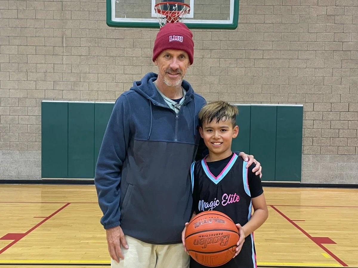 Family photo of the people who left the review.